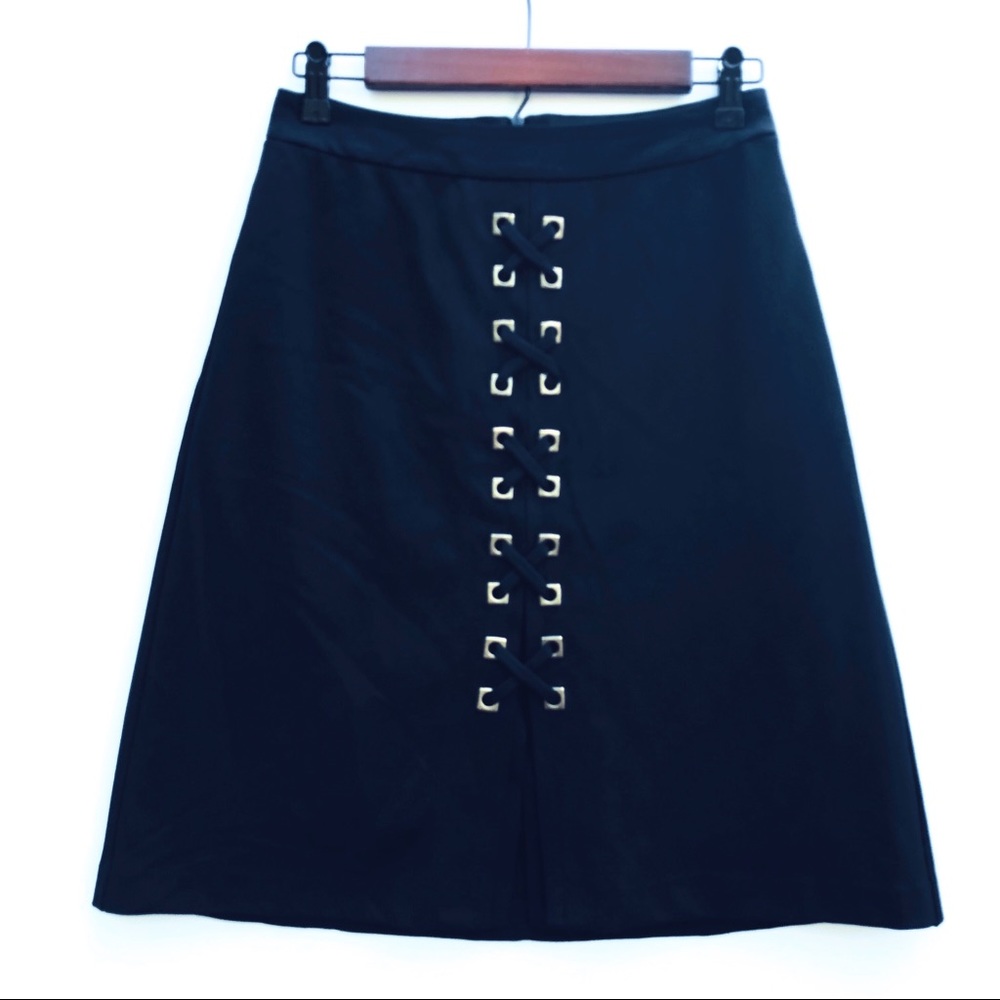 Trina Turk Blk A-Line Skirt w/Gold Button …